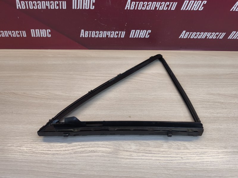 Уплотнитель стекла      двери