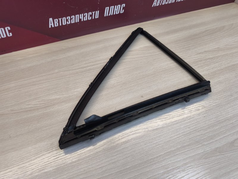 Уплотнитель стекла      двери