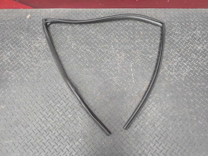 Уплотнитель стекла двери