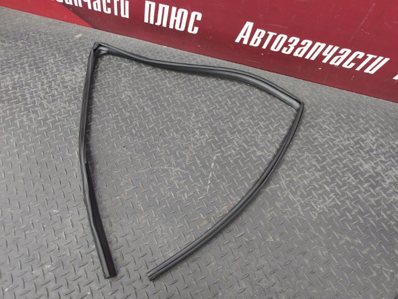 Уплотнитель стекла двери