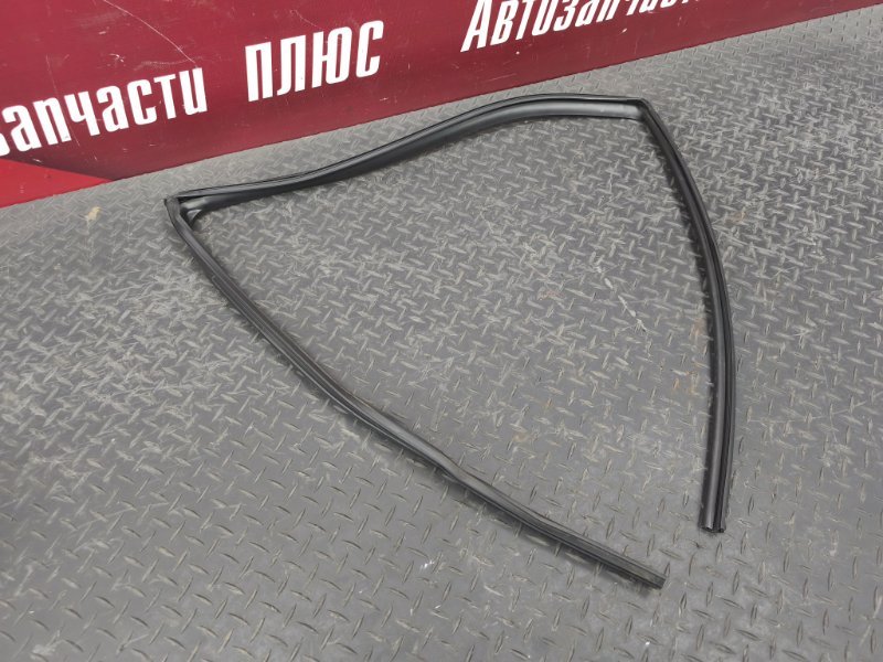 Уплотнитель стекла двери