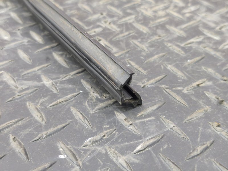 Уплотнитель стекла двери