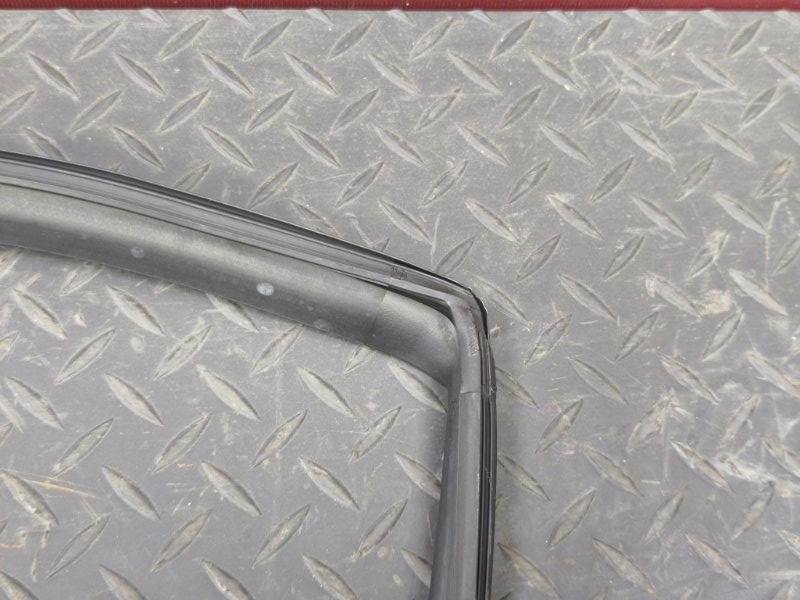 Уплотнитель стекла двери