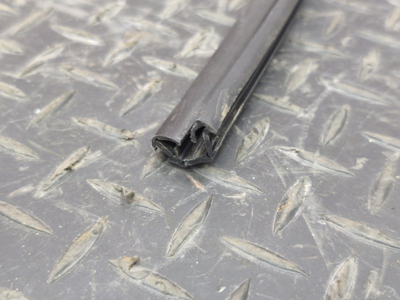 Уплотнитель стекла двери