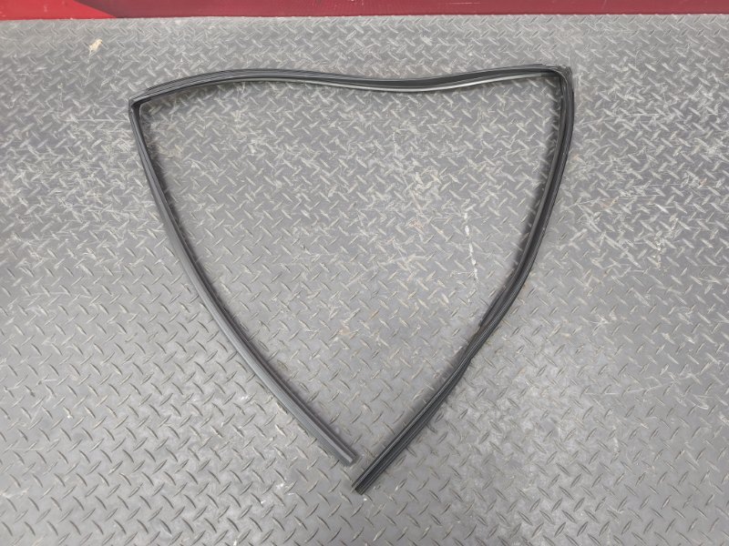 Уплотнитель стекла двери