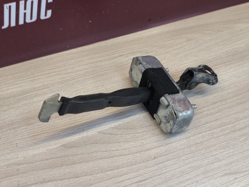 Ограничитель двери