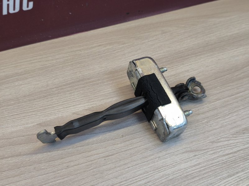 Ограничитель двери