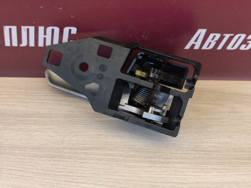 Внутренняя ручка     двери