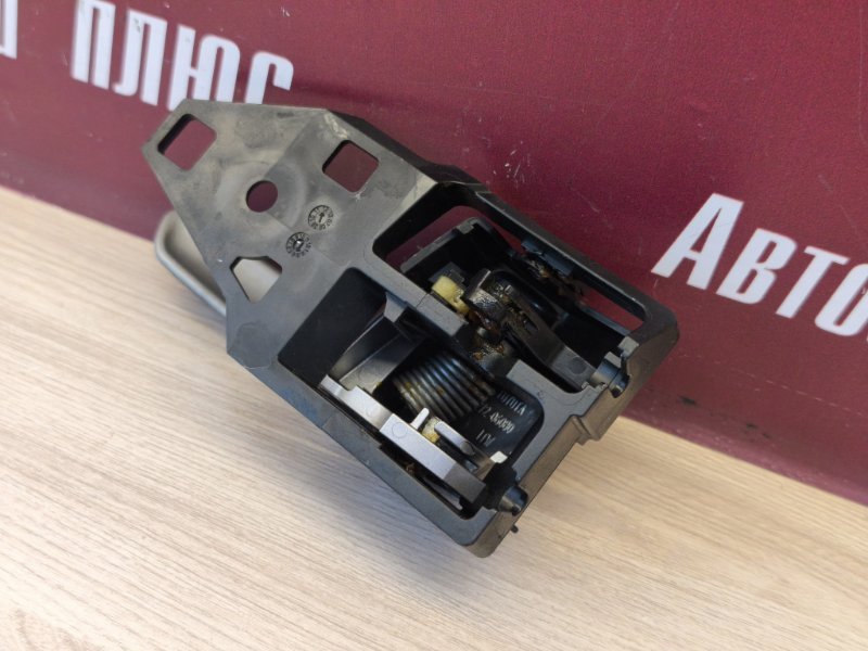 Внутренняя ручка     двери