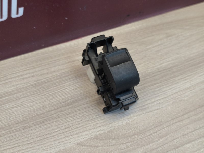 Кнопка стеклоподъемника   двери