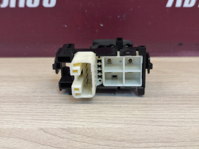 Кнопка стеклоподъемника   двери