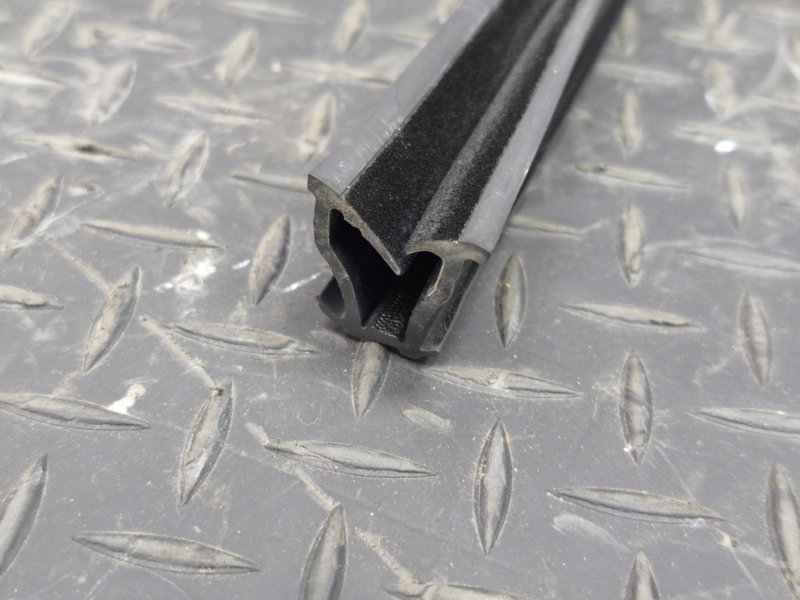 Уплотнитель стекла двери