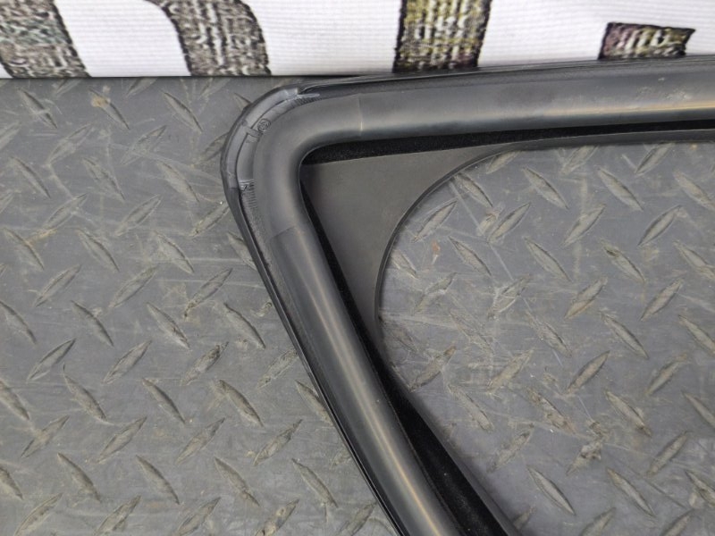 Уплотнитель стекла двери