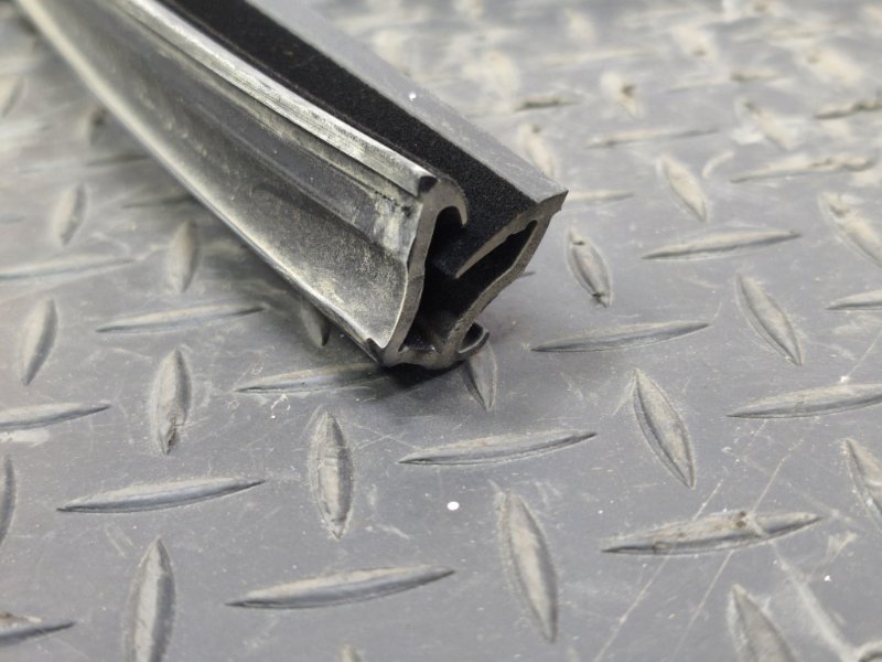 Уплотнитель стекла двери