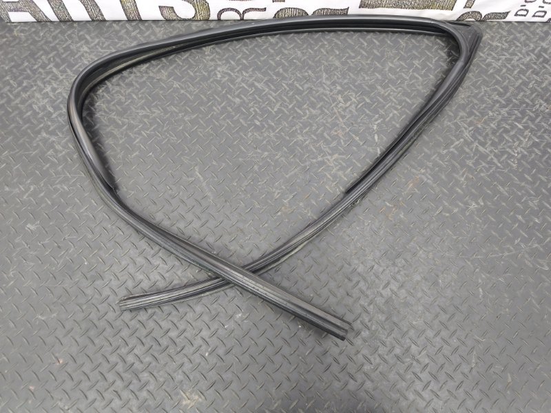 Уплотнитель стекла двери