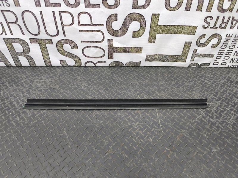 Уплотнитель стекла двери внешний