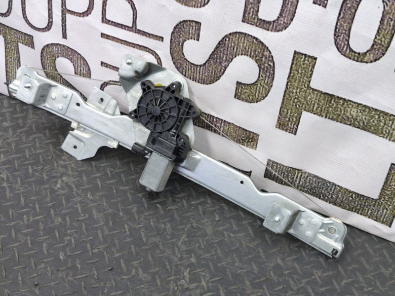 Стеклоподъемник    двери