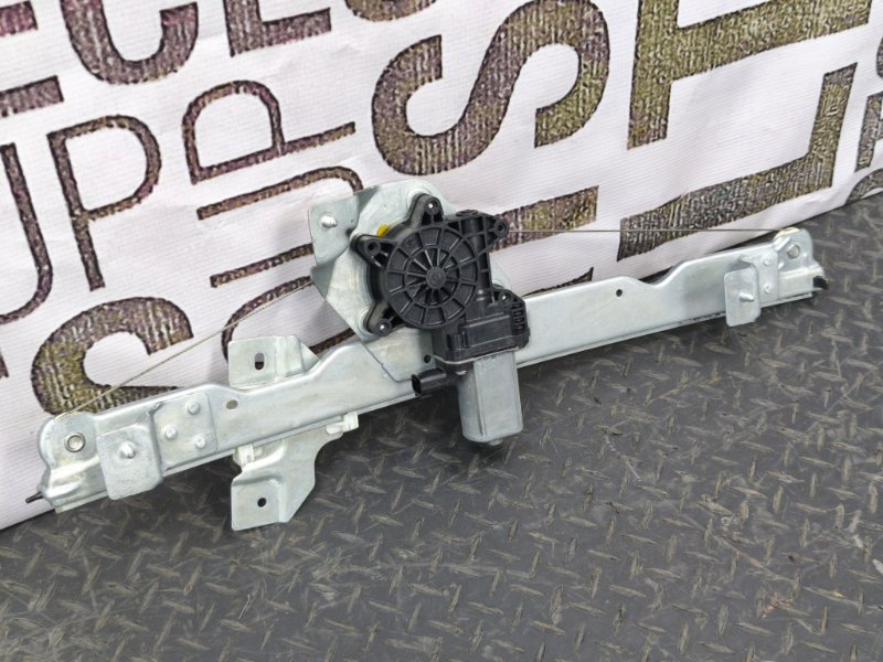 Стеклоподъемник    двери