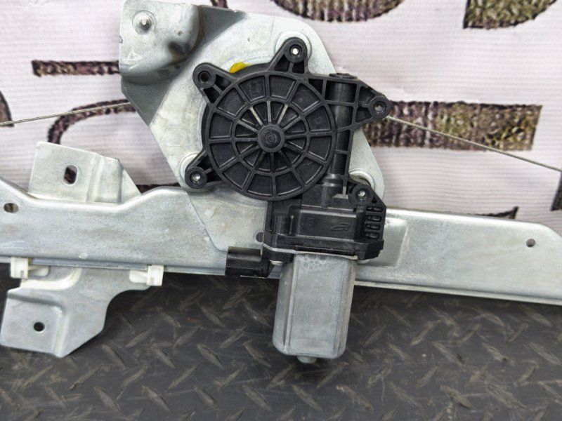 Стеклоподъемник    двери