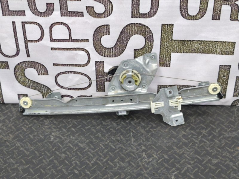 Стеклоподъемник    двери