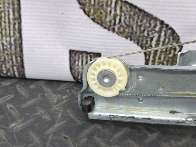 Стеклоподъемник    двери