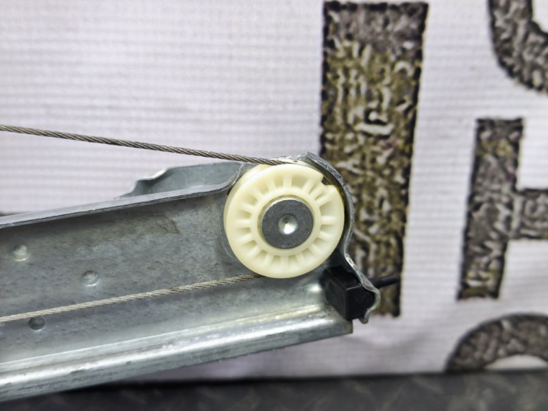 Стеклоподъемник    двери