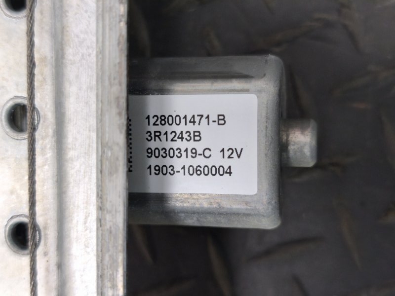 Стеклоподъемник    двери