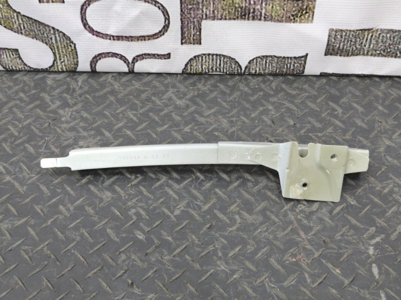 Направляющая стекла     двери