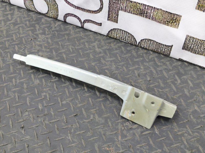 Направляющая стекла     двери