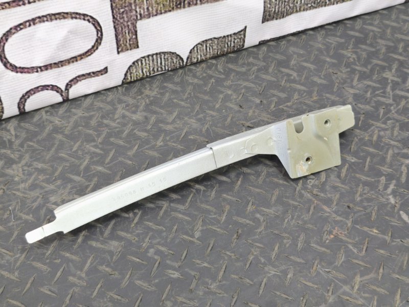 Направляющая стекла     двери