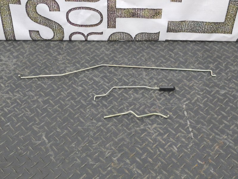 Тяга замка двери