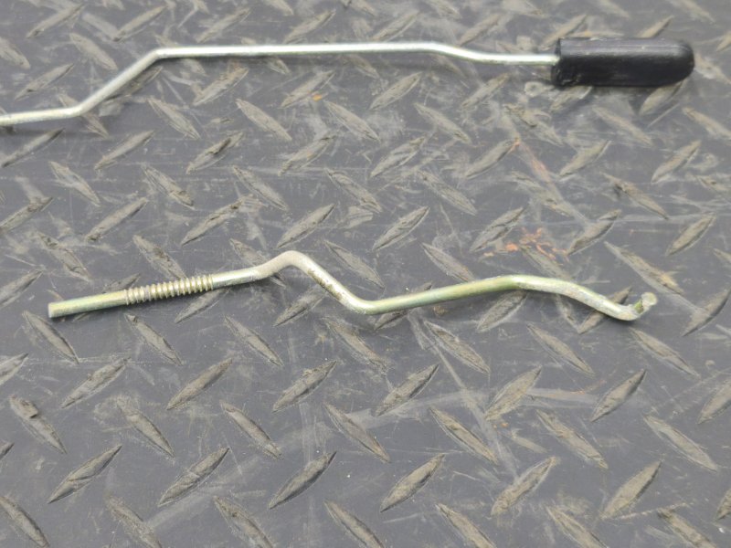 Тяга замка двери