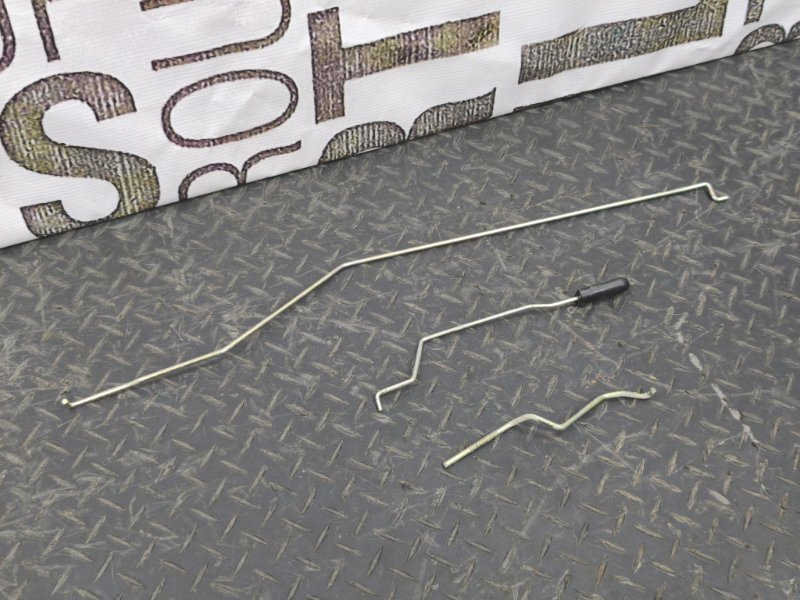 Тяга замка двери