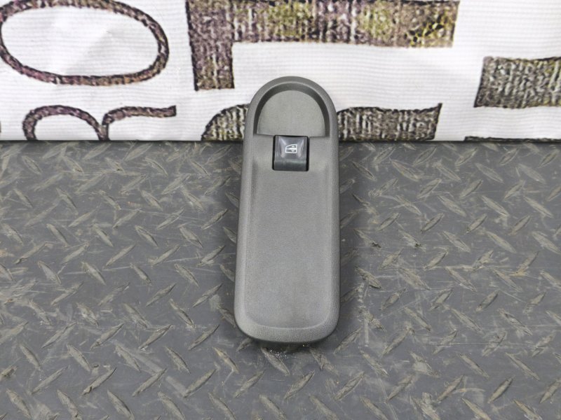 Кнопка стеклоподъемника