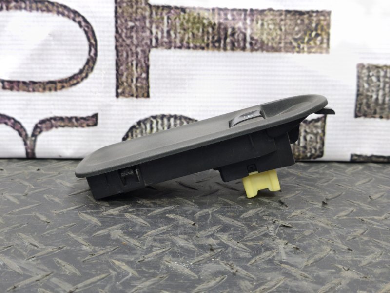 Кнопка стеклоподъемника