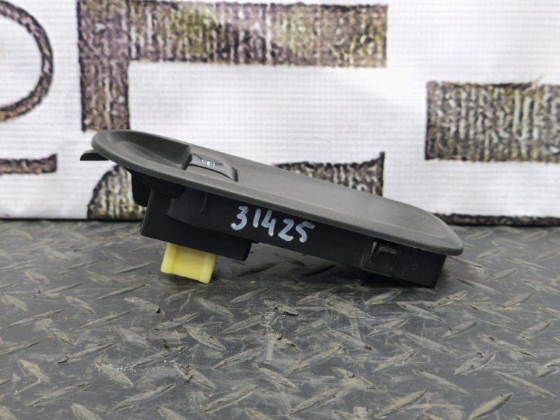 Кнопка стеклоподъемника