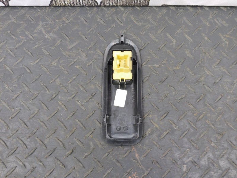 Кнопка стеклоподъемника