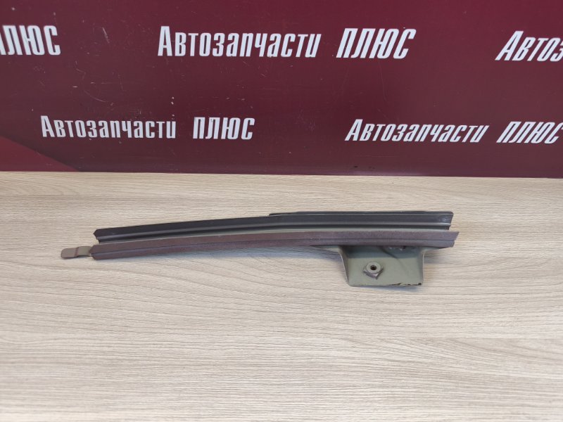 Направляющая стекла     двери