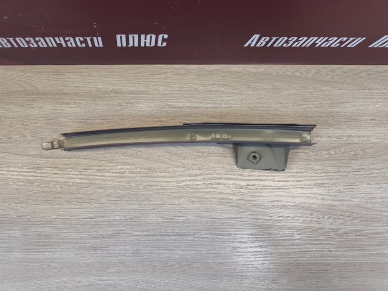 Направляющая стекла     двери