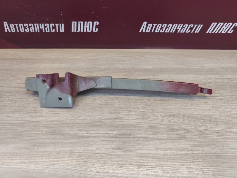 Направляющая стекла     двери