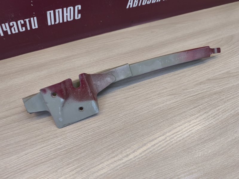 Направляющая стекла     двери