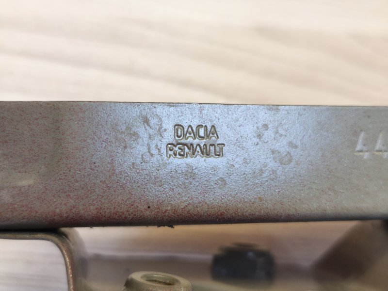 Направляющая стекла     двери