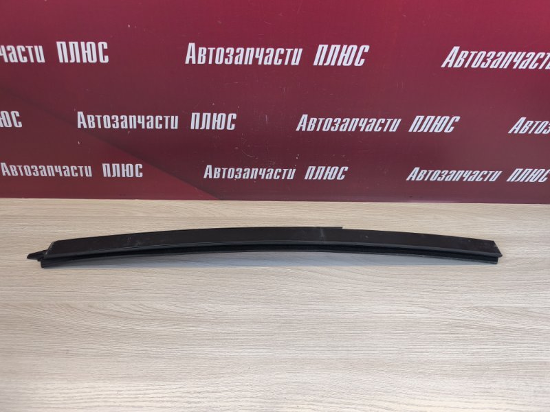 Направляющая стекла двери