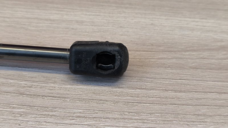 Амортизатор багажника