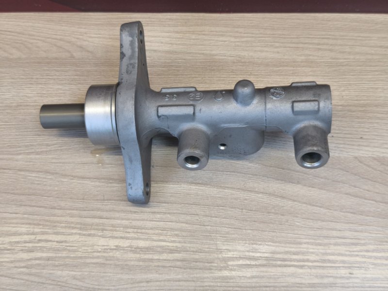 Главный тормозной цилиндр