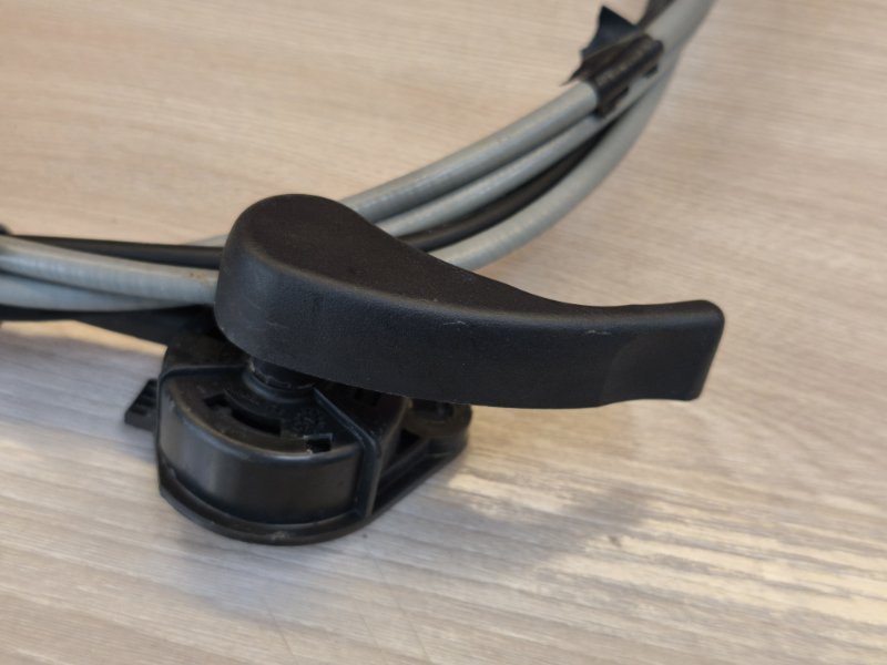 Трос замка капота