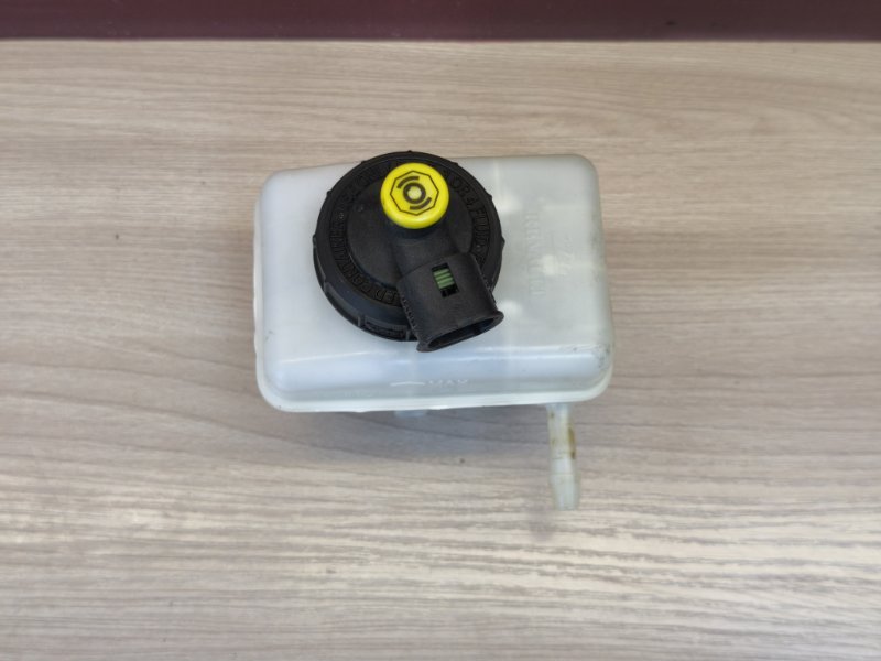 Бачок главного тормозного цилиндра