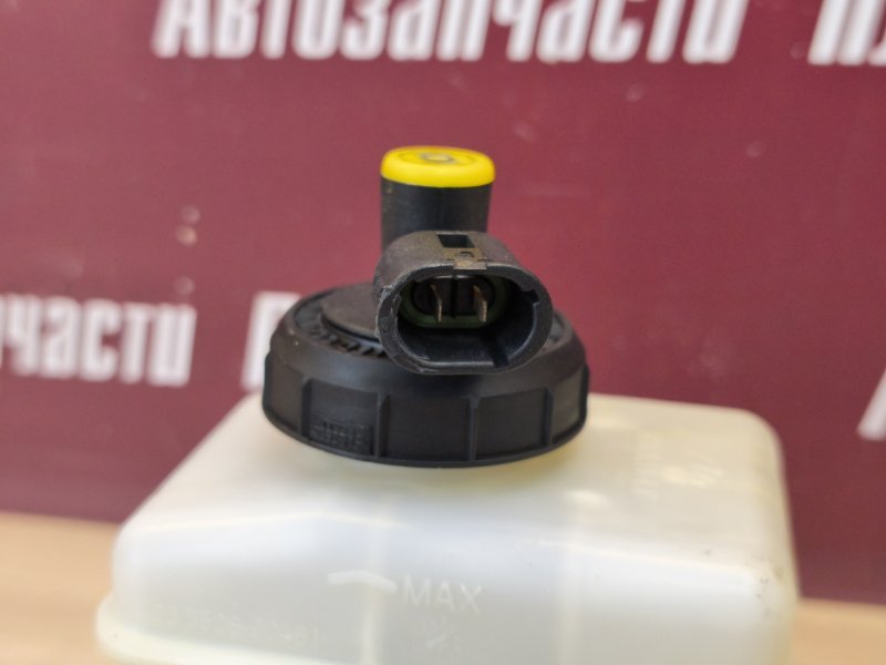 Бачок главного тормозного цилиндра