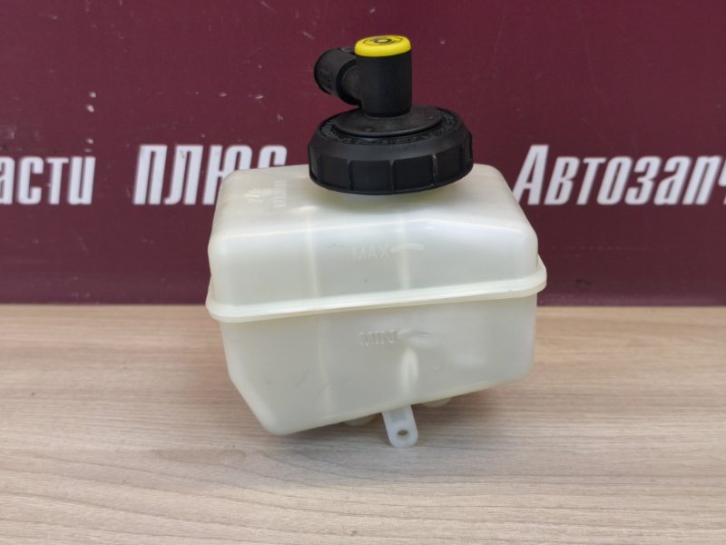 Бачок главного тормозного цилиндра