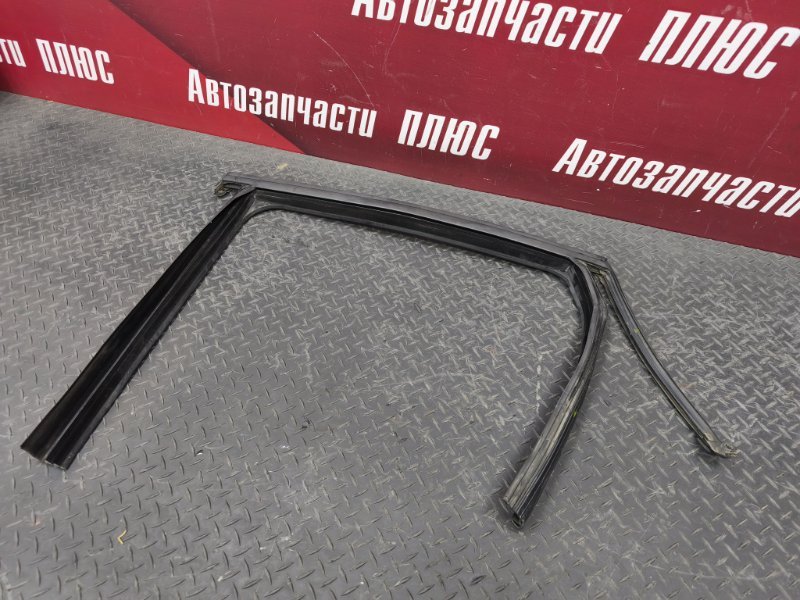 Уплотнитель рамки двери